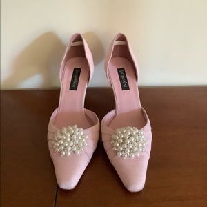 JACQUES VERTE Pink Shoes with Pearl Accessory